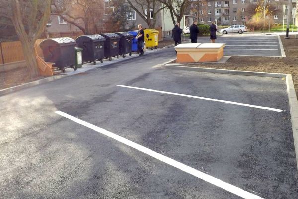 Sokolov: Nové parkoviště v ulici Pionýrů už slouží veřejnosti