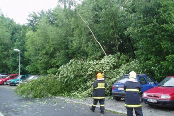Čtyři desítky výjezdů k nočním bouřkám mají na svém kontě hasiči v Plzeňském kraji