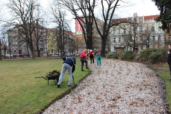 Černé skládky zezelenají: Zelení i v Plzni pomůžou v sobotu uklidit i posílit sousedské vztahy
