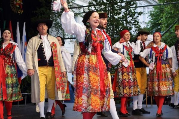 Výhledy 2025, to je oslava tradic s hudbou, tancem a lahodnými zelníky Výhledy 2025, to je oslava tradic s hudbou, tancem a lahodnými zelníky