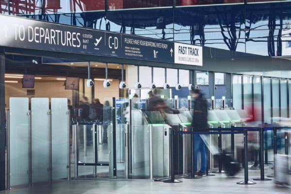 Letiště Praha loni odbavilo bezmála 4,4 milionu cestujících