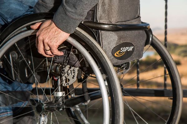 Ministr Vlastimil Válek: Více než čtvrt milionu handicapovaných by mohlo čerpat vyšší příspěvek na mobilitu