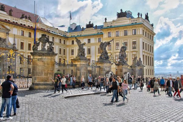 Turismus v Praze se pomalu nadechuje