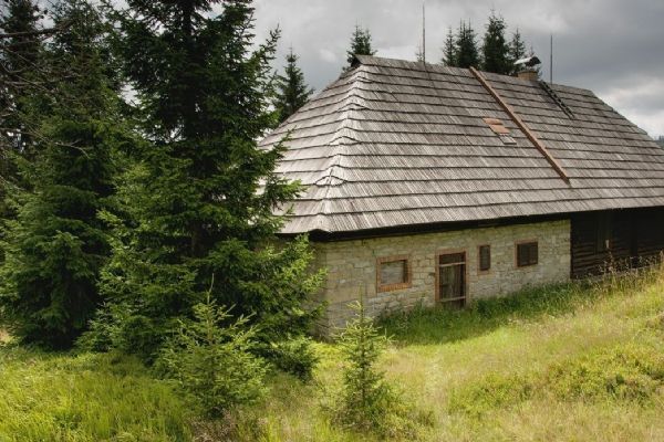 Roklanská chata na Šumavě se bourat nebude, čeká ji konzervace Roklanská chata na Šumavě se bourat nebude, čeká ji konzervace
