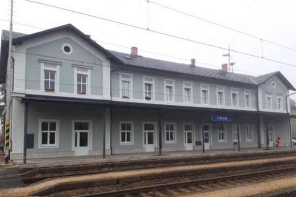 Cestující na železnici v kraji vítají dvě nové nádražní budovy