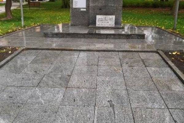Cheb: Pomník v Městských sadech byl opraven