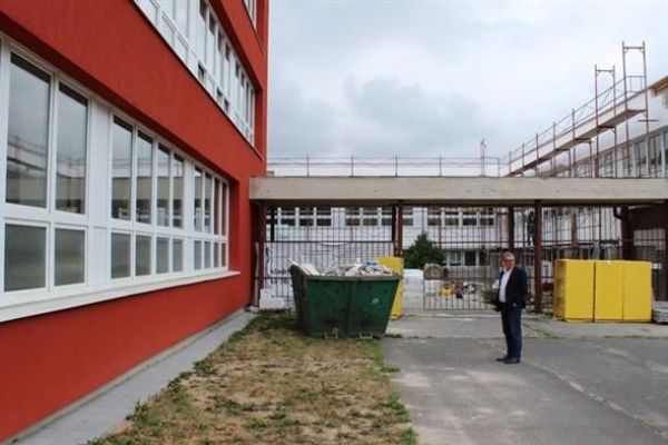 Cheb: Přes prázdniny se dokončuje zateplení 1. ZŠ na Skalce Cheb: Přes prázdniny se dokončuje zateplení 1. ZŠ na Skalce