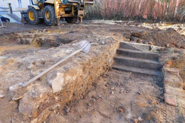 Chebští archeologové nalezli zbytky středověkého zdiva
