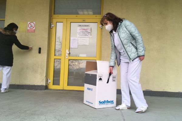 Karlovarsko: Hejtman žádá stát o vyšší počet vakcín, očkovací kapacity kraj má