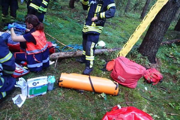 Karlovarsko: V pátek hasiči zasahovali u několika různých nehod