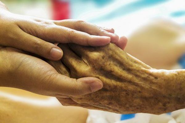 Karlovarský kraj podpoří provoz domácí hospicové péče