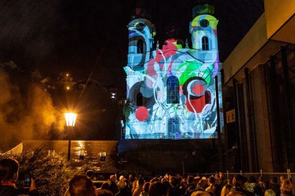 Karlovy Vary: Festival světla vás letos vezme zpátky do budoucnosti