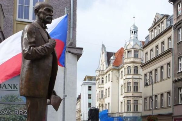 Karlovy Vary: Pietní shromáždění a koncerty k výročí republiky