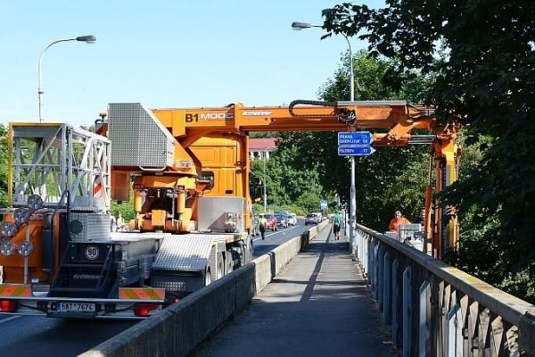 Karlovy Vary: Tři hodiny trvala první část diagnostiky Chebského mostu