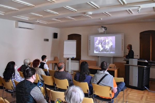 V Krajské knihovně se uskuteční přednáška Dějiny Romů a jejich pronásledování během 2. sv. války