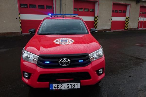 Ostrov: Město hasičům pořídilo nový vůz 