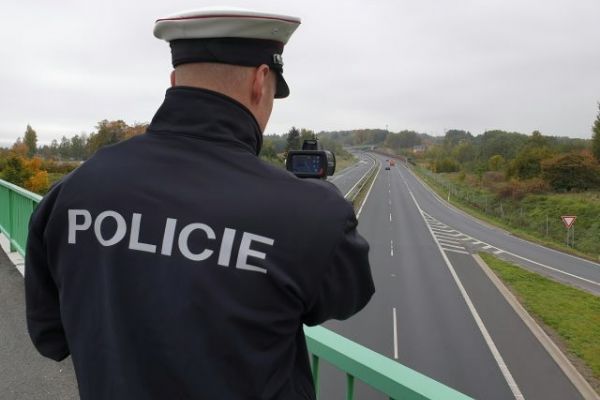 Region: Policisté měřili rychlost na šestce