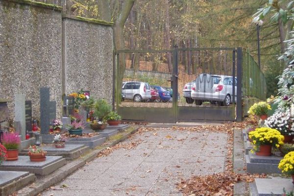 Region: Policisté v současných dnech více dohlíží na bezpečnost v okolí hřbitovů