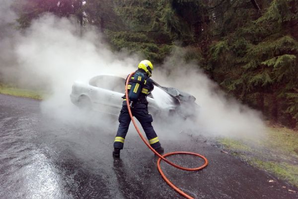 Rolava: Včerejší požár vozidla