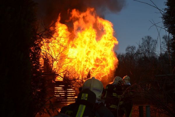 Sadov: Požár zničil zahradní chatku 