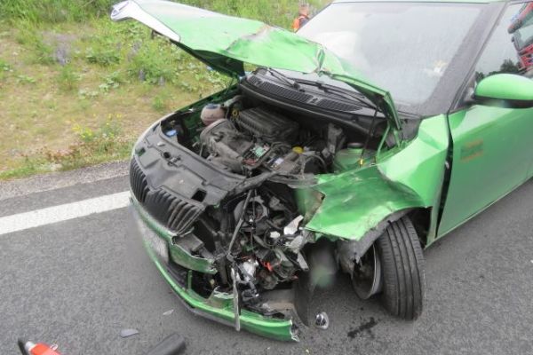 Sokolov: Nehoda dvou vozidel. Starší řidič nedal přednost 