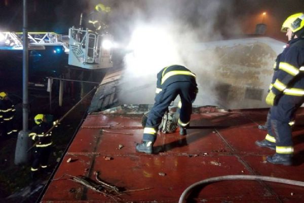 Sokolov: Ve městě hořela střecha skladu