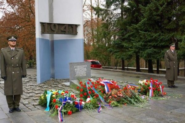 Sokolov: Ve městě odhalili jména obětí zajateckého lazaretu