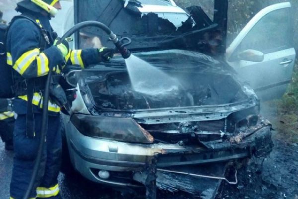 Staré Sedlo: Hasiči likvidovali požár vozidla