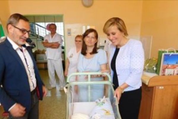 V chebské nemocnici se v den Nového roku 2018 narodili dvě holčičky a tři chlapci