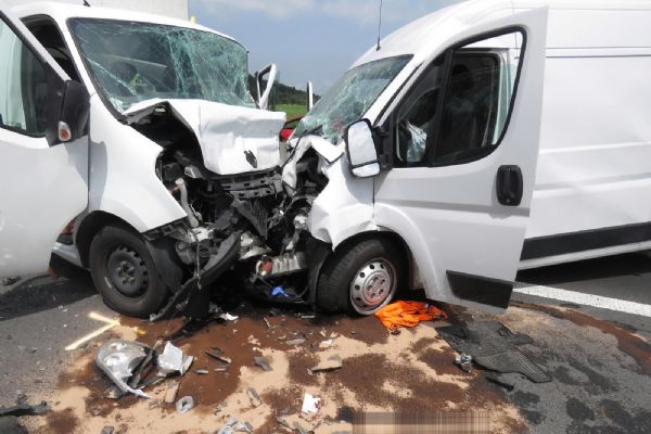 Vážná dopravní nehoda u odbočky na Čichalov