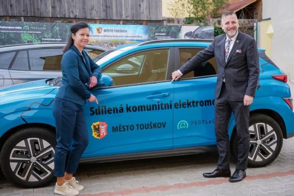 Město Touškov úspěšně provozuje komunitní elektromobily Město Touškov úspěšně provozuje komunitní elektromobily