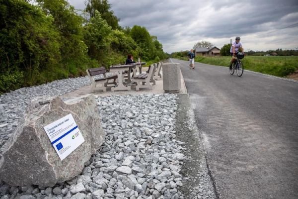 Nová cyklostezka spojuje Plzeň s Chrástem - pohodlnější cesta pro cyklisty i pěší Nová cyklostezka spojuje Plzeň s Chrástem - pohodlnější cesta pro cyklisty i pěší