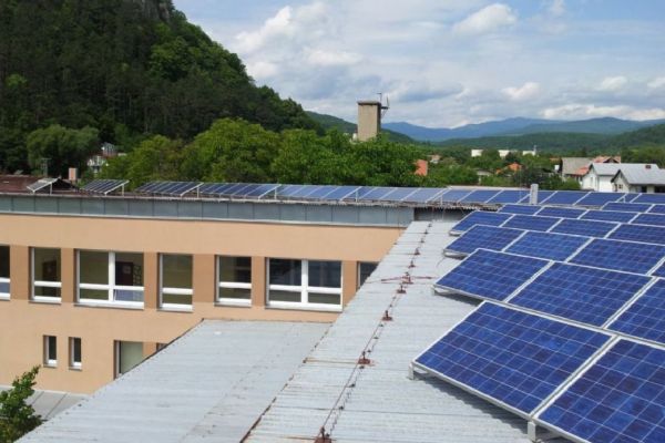Podnikáte v Jihomoravském kraji a přemýšlíte, jak snížit náklady na provoz firmy? Využijte dotace na fotovoltaiku!
