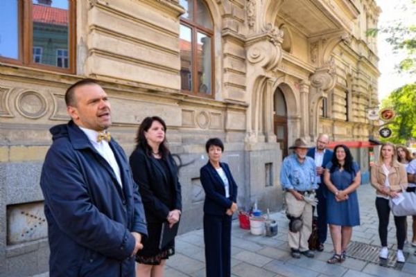 Plzeň uctila památku obětí holocaustu položením kamenů zmizelých  