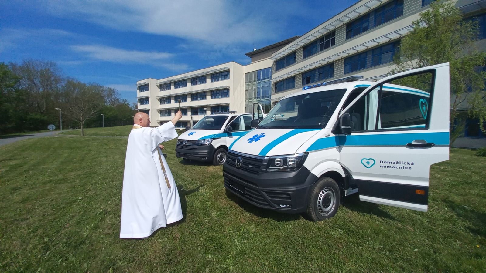 Domažlická nemocnice modernizuje park sanitek, přibyla i XXL