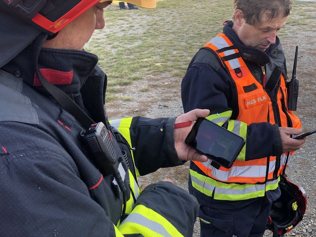 Nová Plzní vyvinutá aplikace usnadňuje práci hasičům i policistům
