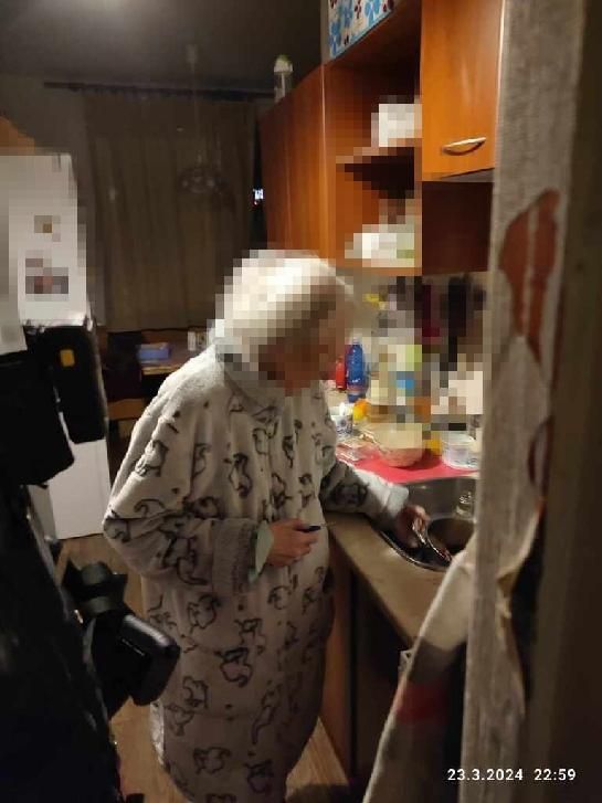 Seniorka si připálila jídlo, z bytu v Doubravce se jí valil kouř