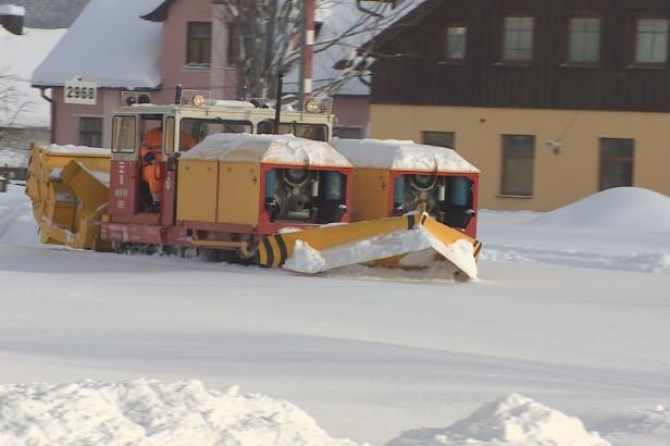 V jižních Čechách už fungují dodávky elektřiny, hejtman odvolal kalamitní stav. Sněžení vystřídá silný mráz