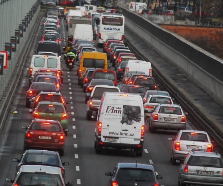 Praha otestuje nový způsob získávání anonymizovaných statistických dopravních dat, aby lépe zvládala dopravní situaci ve městě a mohla ji snáze plánovat