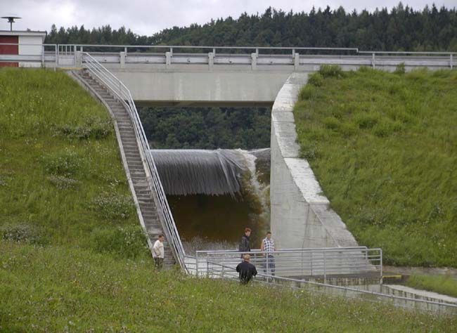 V přehradě Hracholusky chybí dva metry vody
