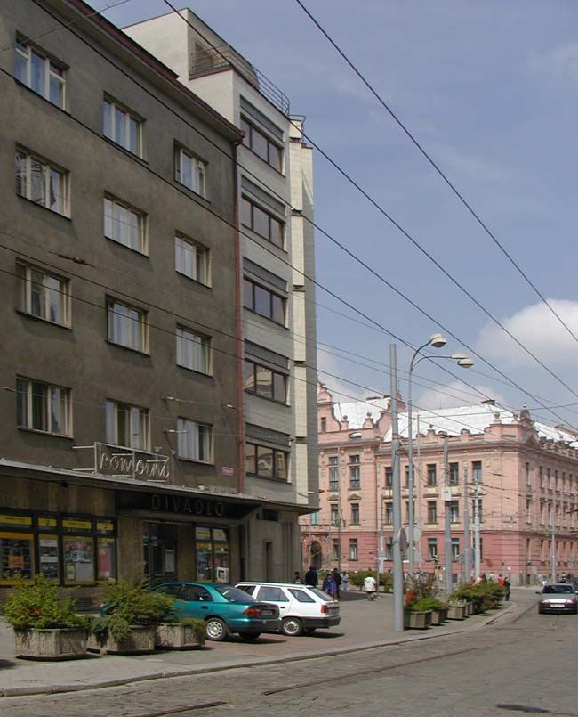 Plzeň začne připravovat prodej několika domů v centru města 