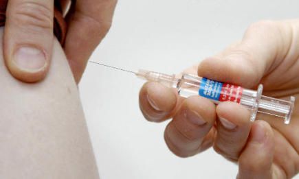 Na očkování zaměstnanců ve firmách spolupracuje kraj s hospodářskou komorou