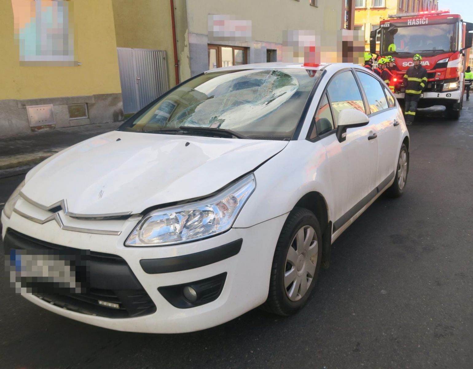 Aš: Muž bohužel na následky zranění po nehodě zemřel