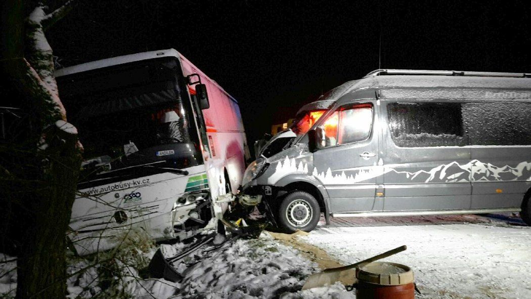 Ašsko: Nehoda v sobotu ráno uzavřela silnici z Aše na Hranice