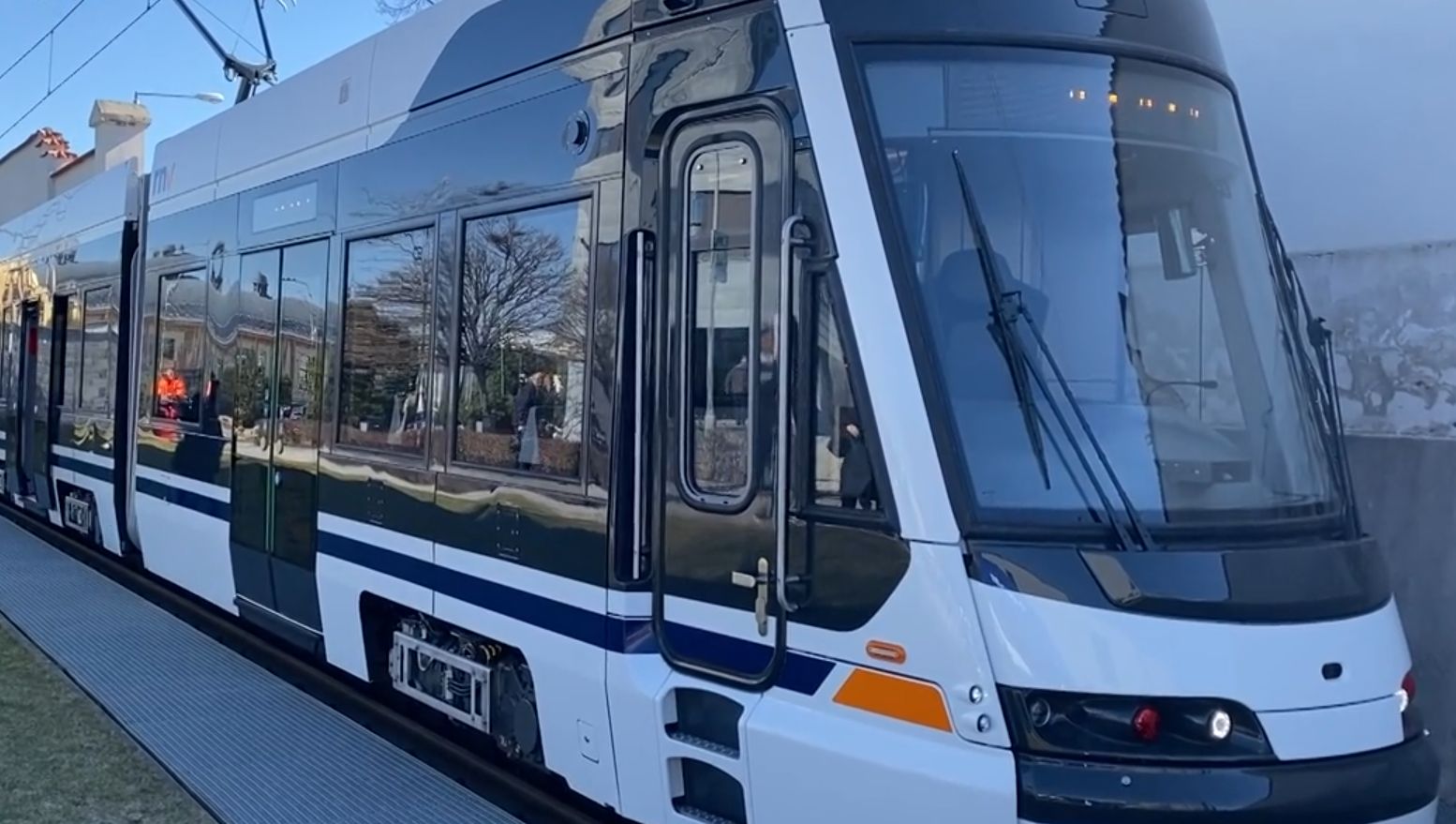 Škoda představila nejdelší tramvaj světa: téměř 60 metrů, pojme 368 lidí
