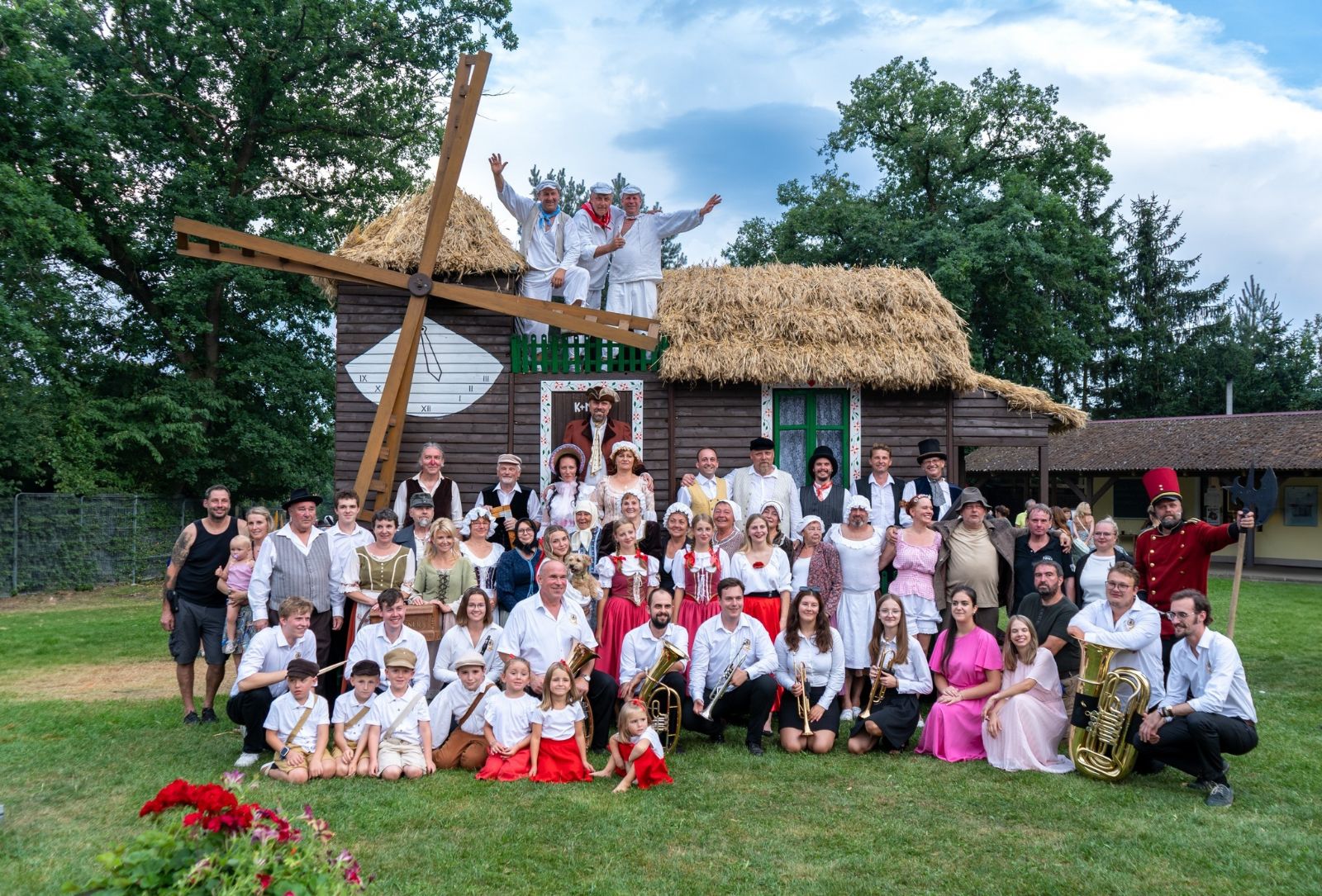 Kolovečský mlýn proměnil báby v krásné slečny a roztančil stovky diváků