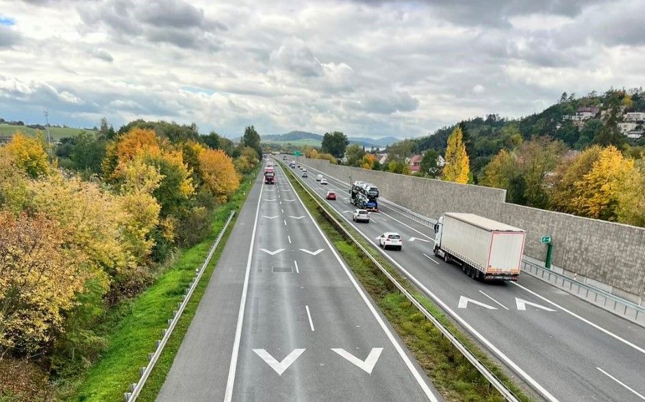 Nové značení pomáhá českým řidičům dodržovat bezpečnou vzdálenost