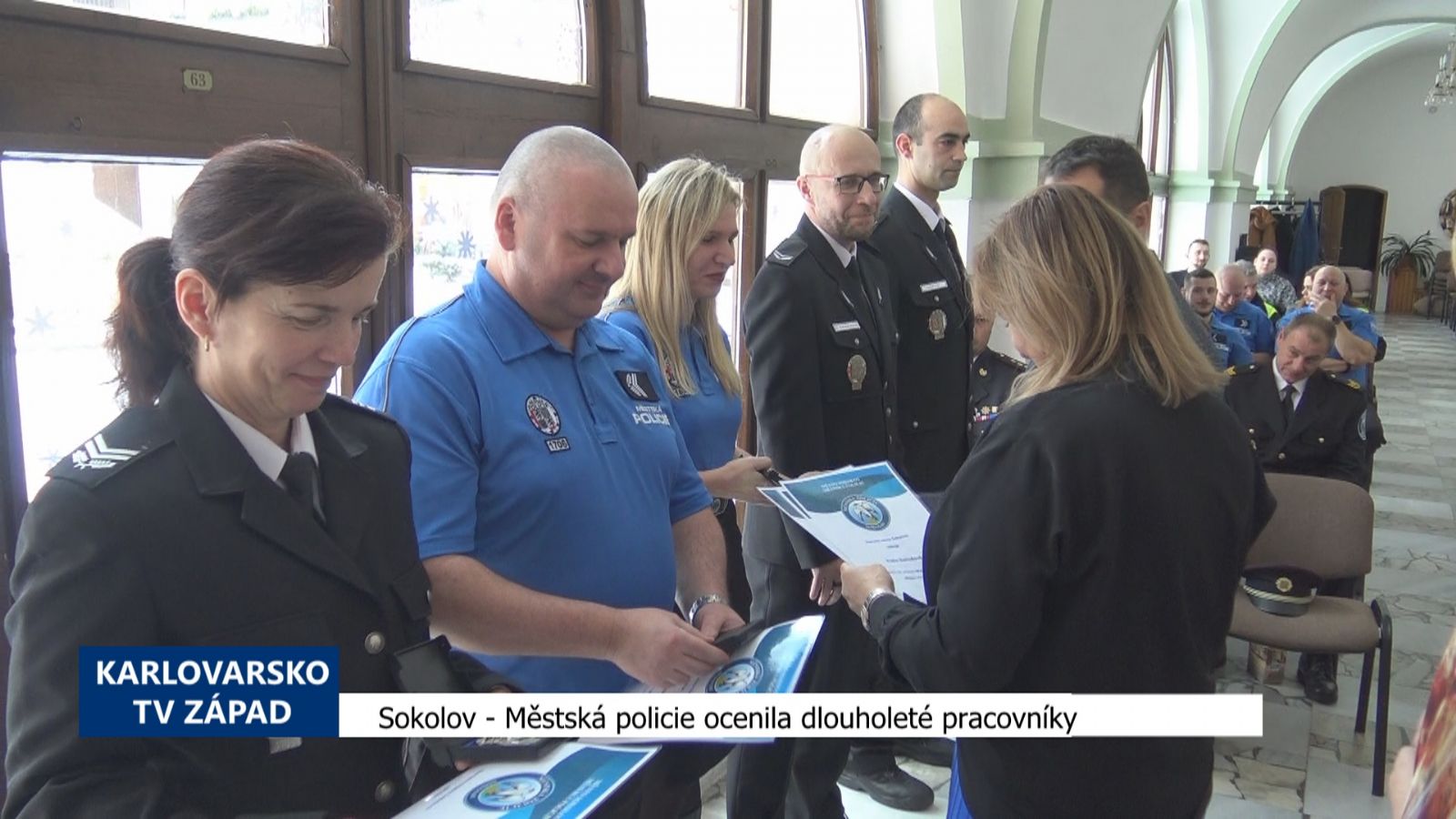 Sokolov: Městská policie ocenila dlouholeté pracovníky (TV Západ)