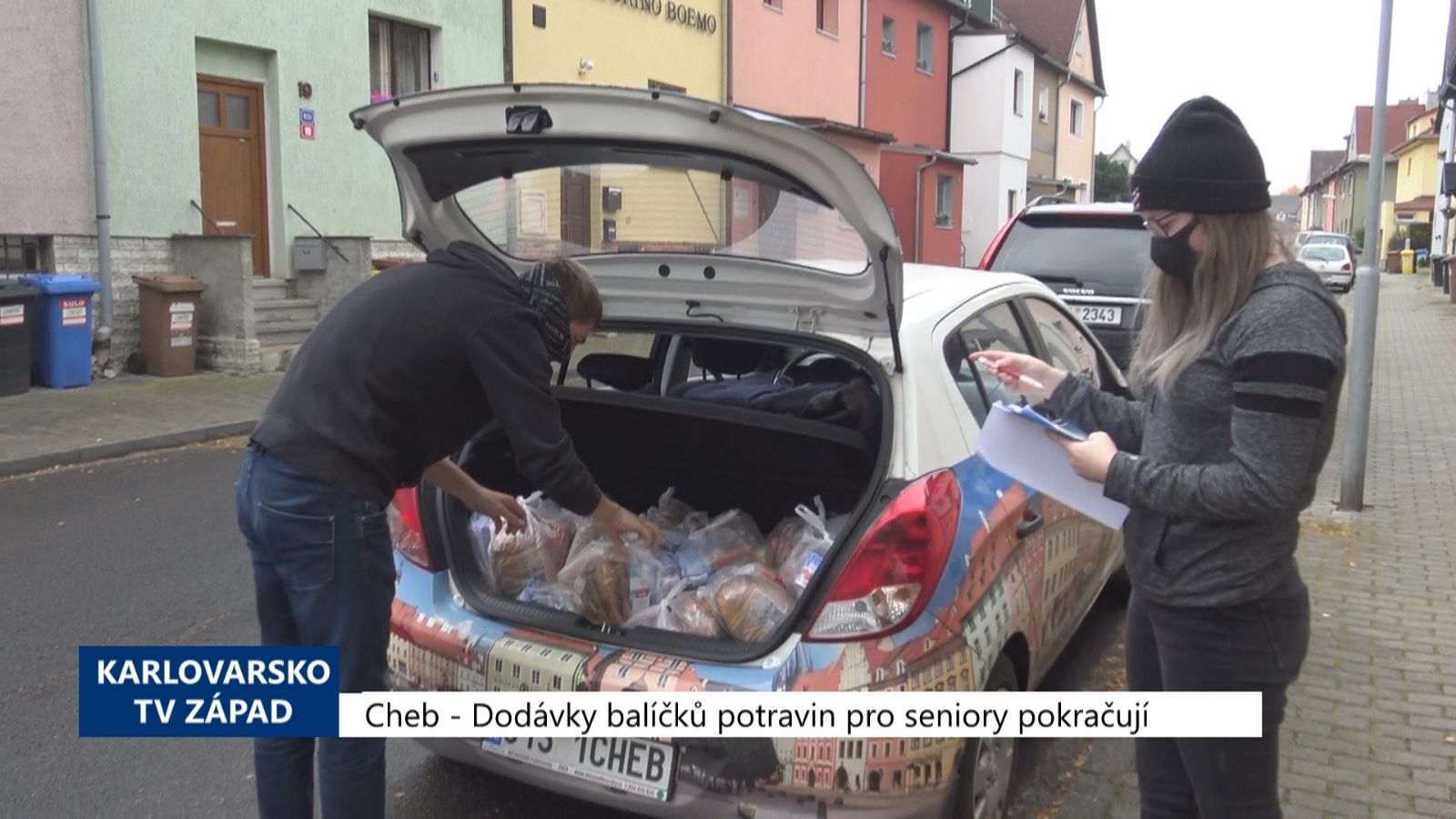 Cheb: Dodávky balíčků potravin pro seniory pokračují (TV Západ)