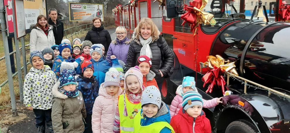 Karlovy Vary: Děti vyhrály výlet vánočním vláčkem